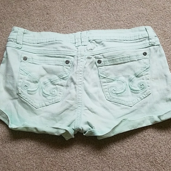 Shorts - Picture 3 of 4